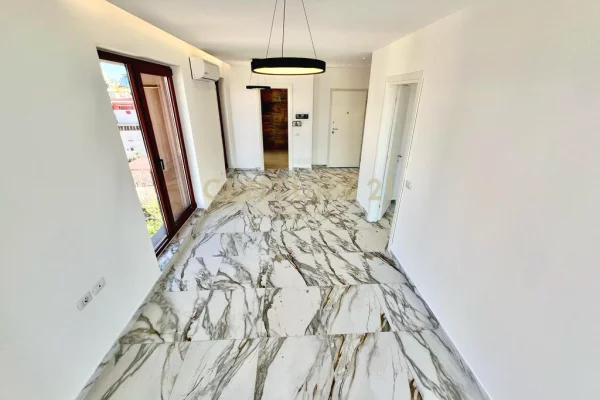 Shtepi ne shitje Apartament ne Tirane, 1+1, Mobilimi Bosh, pa mobiluar, Pagesa 249,000  Euro.