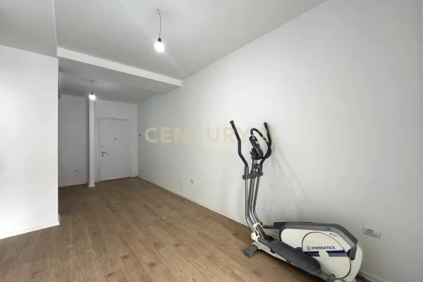 Shtepi ne shitje Apartament ne Tirane, 1+1, Mobilimi Bosh, pa mobiluar, Pagesa 165,000  Euro.