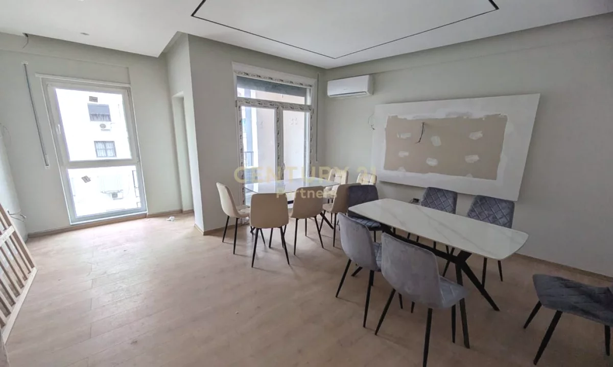 Shtepi ne shitje Apartament ne Tirane, 2+1, Mobilimi Bosh, pa mobiluar, Pagesa 179,000  Euro.