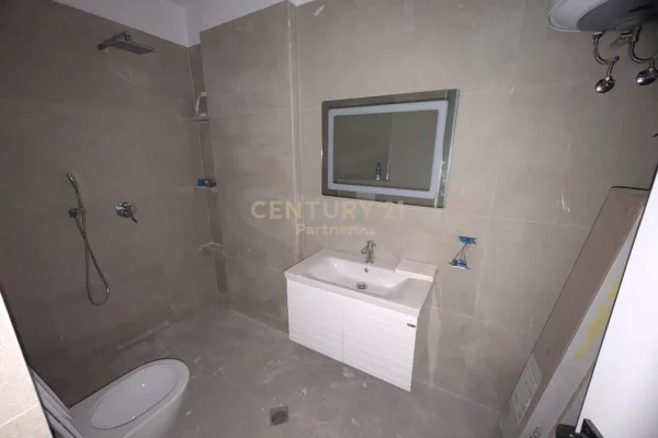 Shtepi ne shitje Apartament ne Tirane, 2+1, Mobilimi Bosh, pa mobiluar, Pagesa 179,000  Euro.