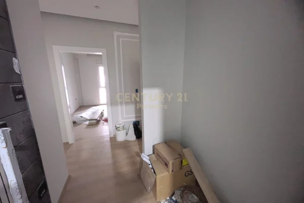 Shtepi ne shitje Apartament ne Tirane, 2+1, Mobilimi Bosh, pa mobiluar, Pagesa 179,000  Euro.