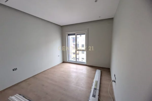 Shtepi ne shitje Apartament ne Tirane, 2+1, Mobilimi Bosh, pa mobiluar, Pagesa 179,000  Euro.