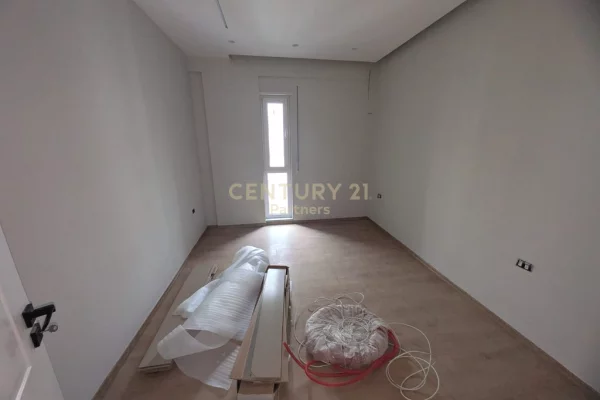 Shtepi ne shitje Apartament ne Tirane, 2+1, Mobilimi Bosh, pa mobiluar, Pagesa 179,000  Euro.