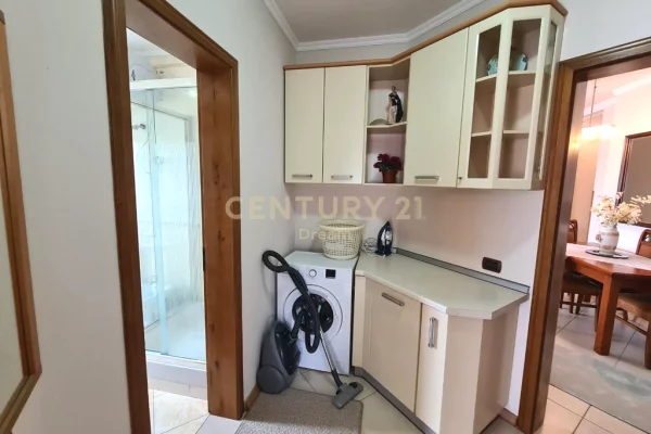 Shtepi me qera Apartament ne Tirane, 2+1, Mobilimi E mobiluar, Pagesa 800  Euro.