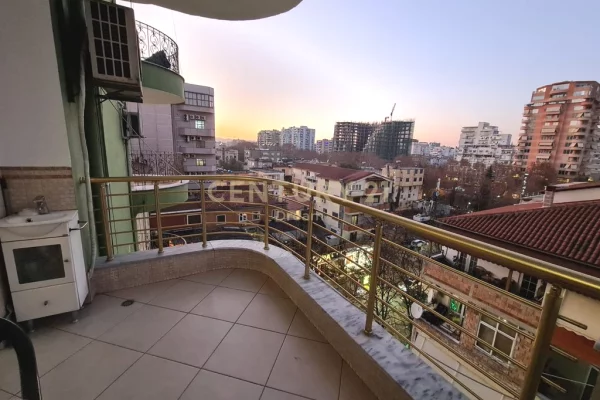 Shtepi me qera Apartament ne Tirane, 2+1, Mobilimi E mobiluar, Pagesa 800  Euro.