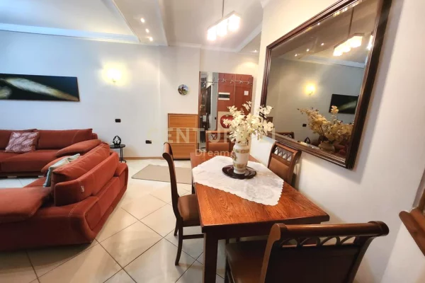 Shtepi me qera 2+1 ne Tirane - 800 Euro