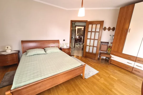 Shtepi me qera Apartament ne Tirane, 2+1, Mobilimi E mobiluar, Pagesa 800  Euro.