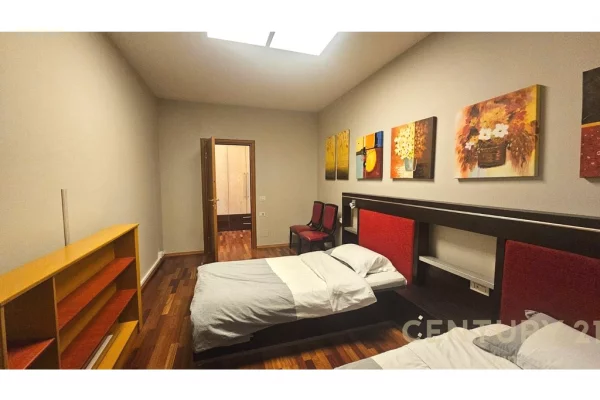 Shtepi me qera Apartament ne Tirane, 3+1, Mobilimi E mobiluar, Pagesa 2,200  Euro.