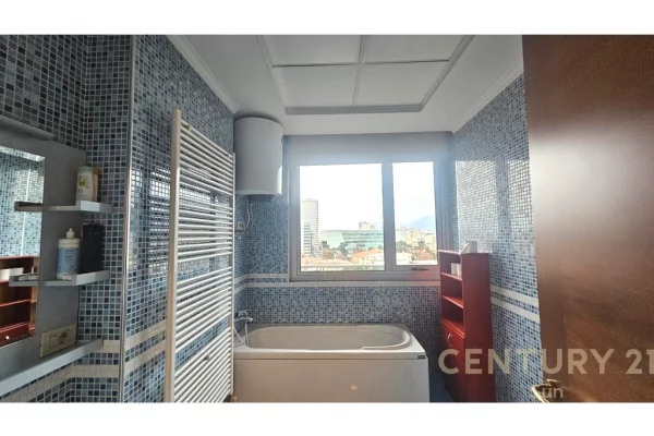 Shtepi me qera Apartament ne Tirane, 3+1, Mobilimi E mobiluar, Pagesa 2,200  Euro.