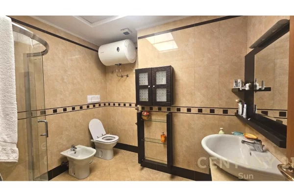 Shtepi me qera Apartament ne Tirane, 3+1, Mobilimi E mobiluar, Pagesa 2,200  Euro.