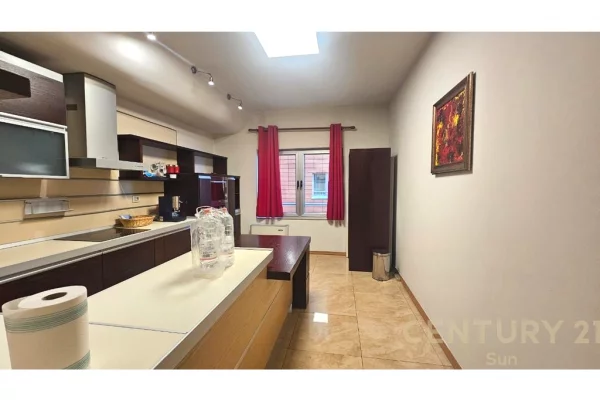 Shtepi me qera Apartament ne Tirane, 3+1, Mobilimi E mobiluar, Pagesa 2,200  Euro.