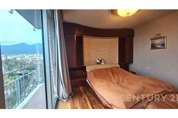 Shtepi me qera Apartament ne Tirane, 3+1, Mobilimi E mobiluar, Pagesa 2,200  Euro.