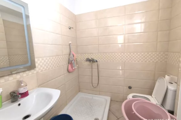 Shtepi me qera Apartament ne Tirane, 2+1, Mobilimi E mobiluar, Pagesa 500  Euro.