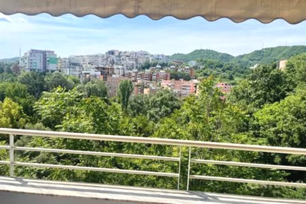 Shtepi me qera Apartament ne Tirane, 3+1, Mobilimi E mobiluar, Pagesa 750  Euro.