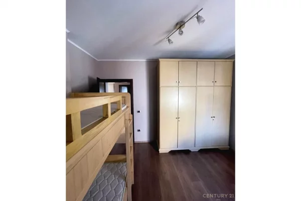 Shtepi me qera Apartament ne Tirane, 3+1, Mobilimi E mobiluar, Pagesa 750  Euro.