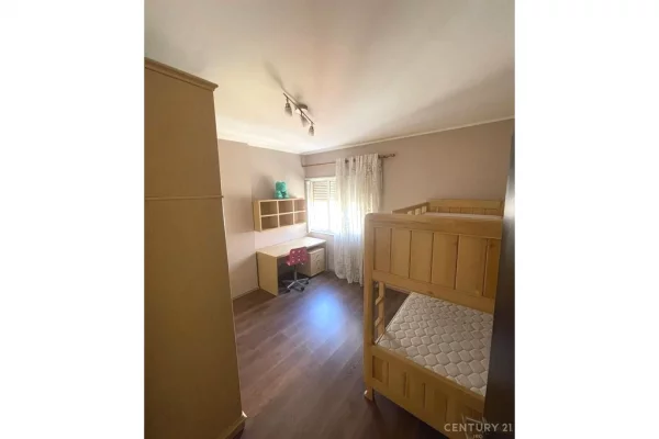 Shtepi me qera Apartament ne Tirane, 3+1, Mobilimi E mobiluar, Pagesa 750  Euro.
