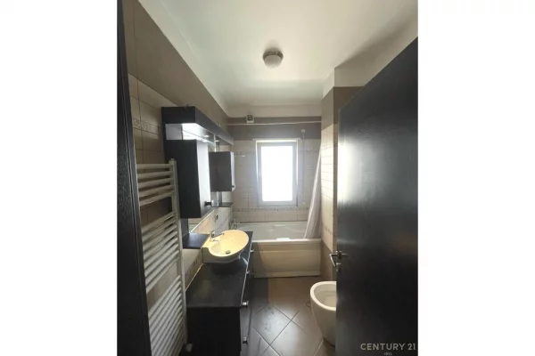 Shtepi me qera Apartament ne Tirane, 3+1, Mobilimi E mobiluar, Pagesa 750  Euro.