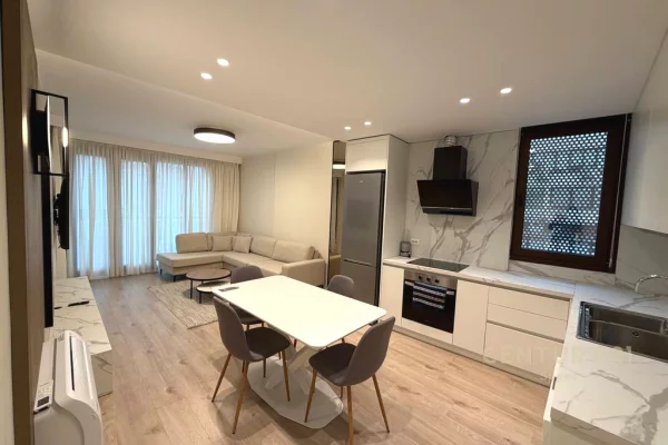 Shtepi me qera Apartament ne Tirane, 1+1, Mobilimi E mobiluar, Pagesa 1,000  Euro.