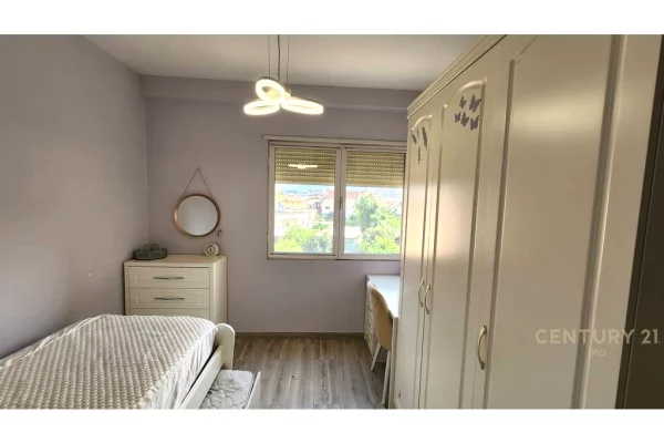 Shtepi ne shitje Apartament ne Tirane, 2+1, Mobilimi E mobiluar, Pagesa 220,000  Euro.