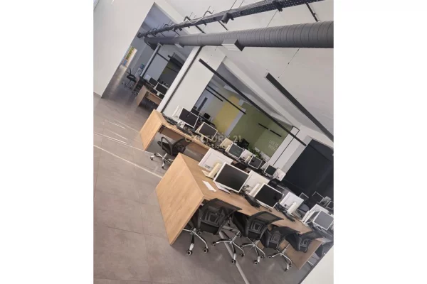 Zyre per qira ne Astir 750 m2!