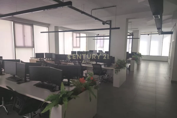 Ambient biznesi me qera 3+1 ne Tirane - 7,500 Euro