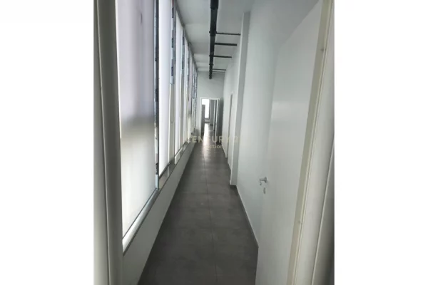 Ambient biznesi me qera 3+1 ne Tirane - 7,500 Euro