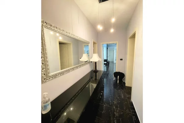 Shtepi me qera Apartament ne Tirane, 3+1, Mobilimi E mobiluar, Pagesa 1,350  Euro.