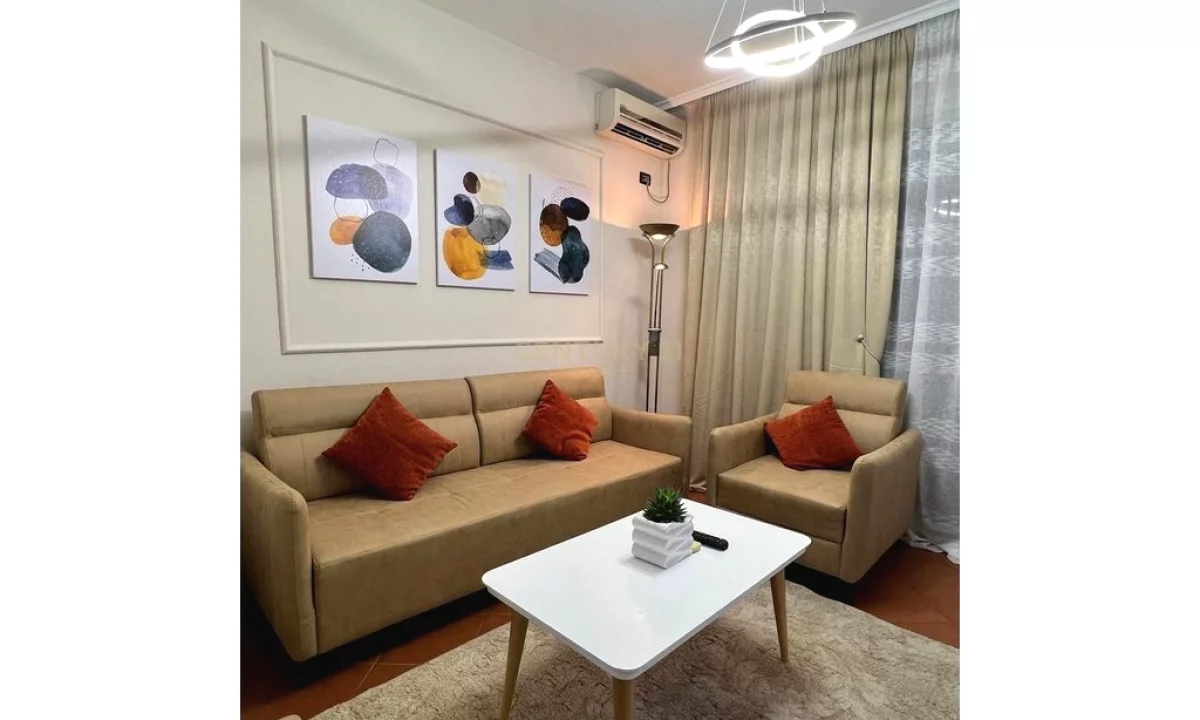 Shtepi me qera Apartament ne Tirane, 2+1, Mobilimi E mobiluar, Pagesa 800  Euro.