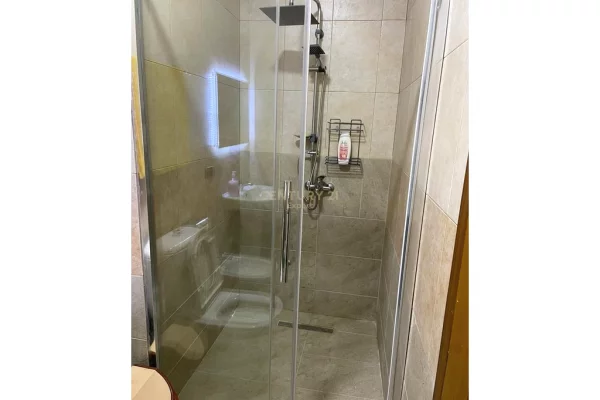 Shtepi me qera Apartament ne Tirane, 2+1, Mobilimi E mobiluar, Pagesa 800  Euro.