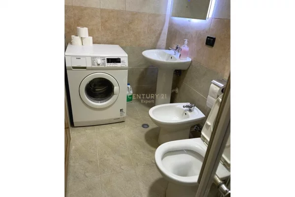 Shtepi me qera Apartament ne Tirane, 2+1, Mobilimi E mobiluar, Pagesa 800  Euro.