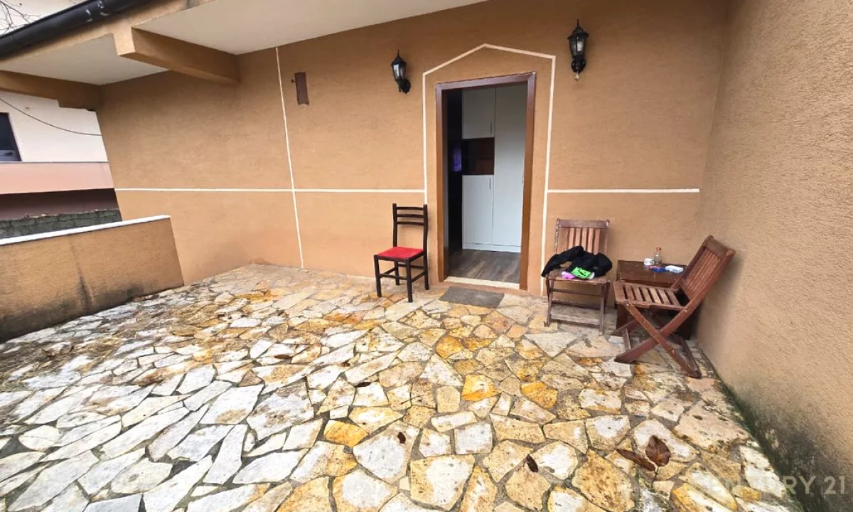 Shtepi me qera Shtepi Private ne Tirane, 2+1, Mobilimi E mobiluar, Pagesa 850  Euro.