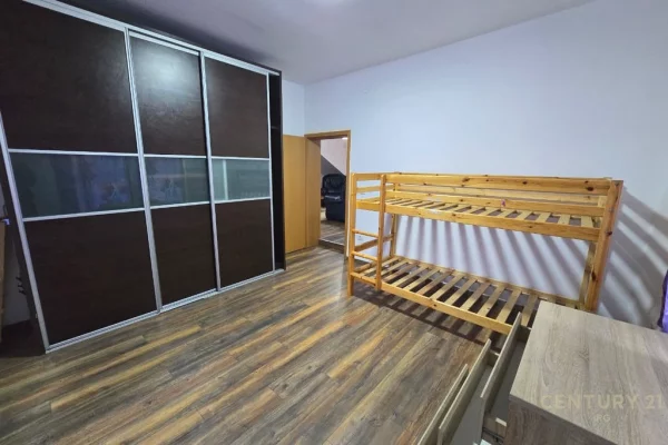 Shtepi me qera Shtepi Private ne Tirane, 2+1, Mobilimi E mobiluar, Pagesa 850  Euro.