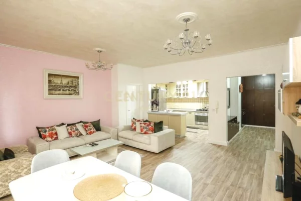 Shtepi me qera 3+1 ne Tirane - 1,200 Euro