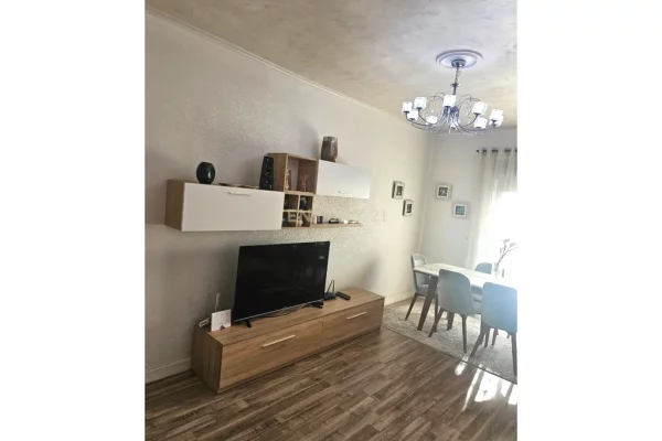 Shtepi me qera Apartament ne Tirane, 3+1, Mobilimi E mobiluar, Pagesa 1,200  Euro.