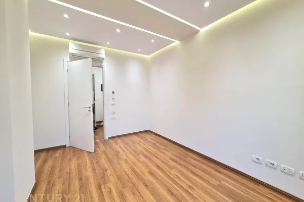Shtepi ne shitje Apartament ne Tirane, 3+1, Mobilimi Bosh, pa mobiluar, Pagesa 398,000  Euro.