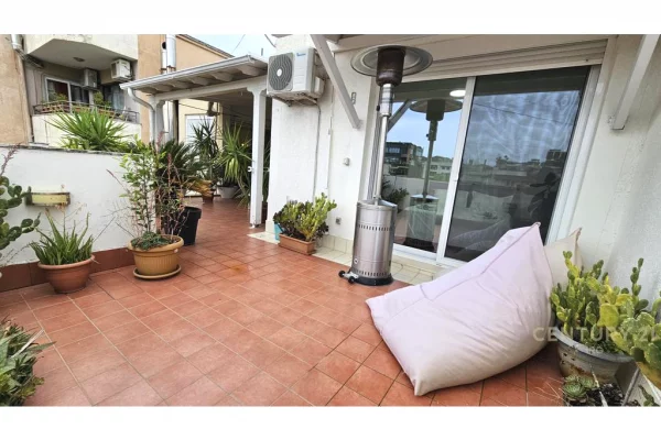 Shtepi ne shitje Apartament ne Tirane, 3+1, Mobilimi Bosh, pa mobiluar, Pagesa 620,000  Euro.