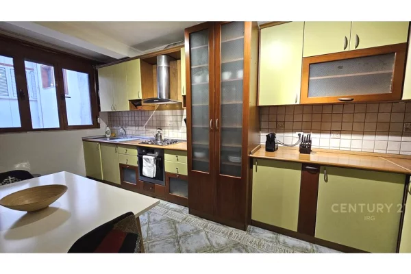 Shtepi ne shitje Apartament ne Tirane, 3+1, Mobilimi Bosh, pa mobiluar, Pagesa 620,000  Euro.