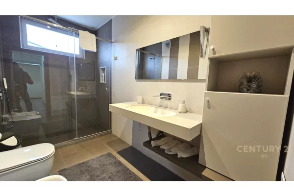 Shtepi ne shitje Apartament ne Tirane, 3+1, Mobilimi Bosh, pa mobiluar, Pagesa 620,000  Euro.