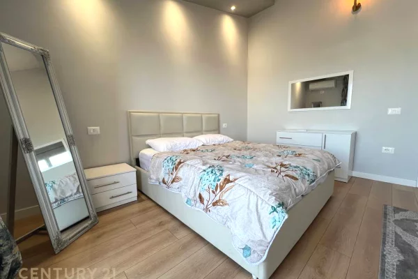 Shtepi me qera Duplex(shtepi me 2 kate) ne Tirane, 2+1, Mobilimi E mobiluar, Pagesa 625  Euro.