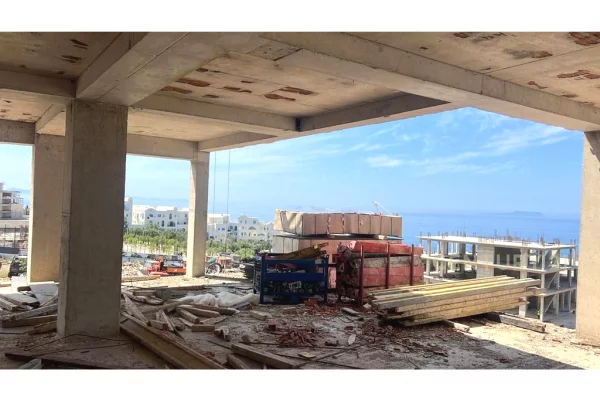 Shtepi ne shitje Apartament ne Vlore, 2+1, Mobilimi Bosh, pa mobiluar, Pagesa 360,000  Euro.