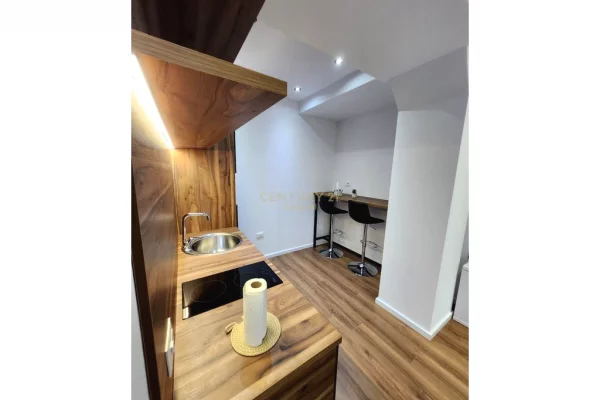 Zyre 1+1 Me Qira ne Square 21, Tirane - 1000Euro | 65 m2