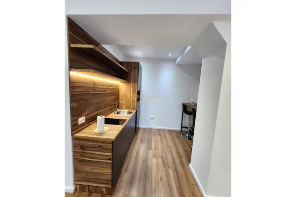 Zyre 1+1 Me Qira ne Square 21, Tirane - 1000Euro | 65 m2