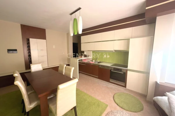 Shtepi ne shitje Apartament ne Tirane, 3+1, Mobilimi E mobiluar, Pagesa 315,000  Euro.