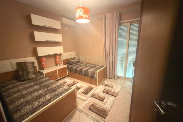 Shtepi ne shitje Apartament ne Tirane, 3+1, Mobilimi E mobiluar, Pagesa 315,000  Euro.
