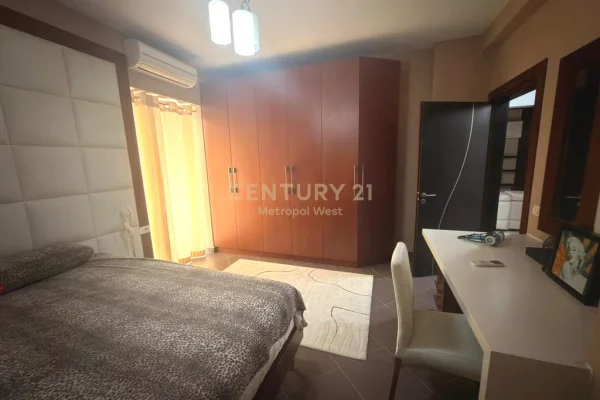 Shtepi ne shitje Apartament ne Tirane, 3+1, Mobilimi E mobiluar, Pagesa 315,000  Euro.