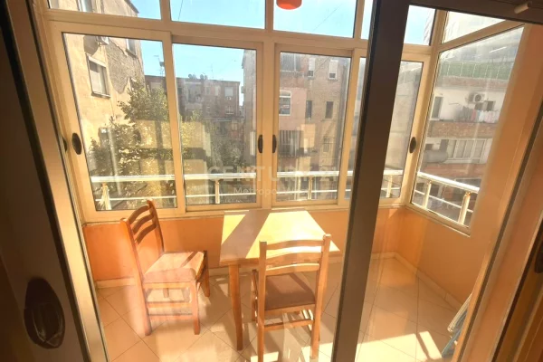 Shtepi ne shitje Apartament ne Tirane, 3+1, Mobilimi E mobiluar, Pagesa 315,000  Euro.