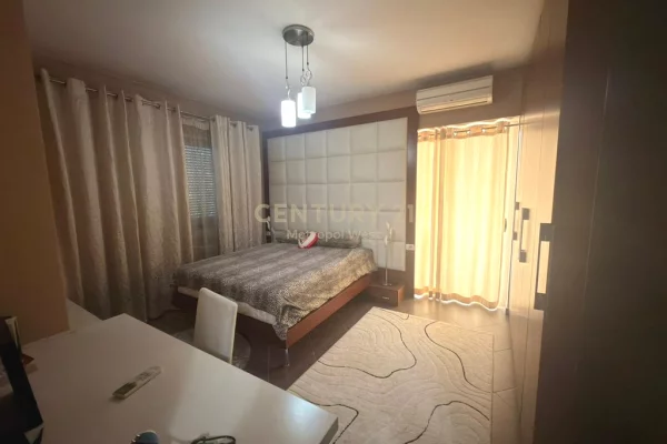 Shtepi ne shitje Apartament ne Tirane, 3+1, Mobilimi E mobiluar, Pagesa 315,000  Euro.