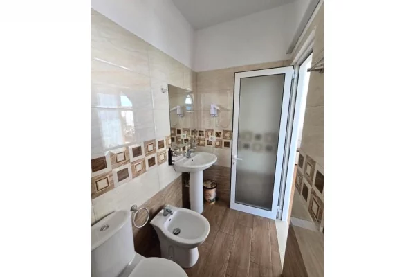 Jepet me qira Hotel + Restorant – Shkembi i Kavajes (Vije e Pare me Detin)