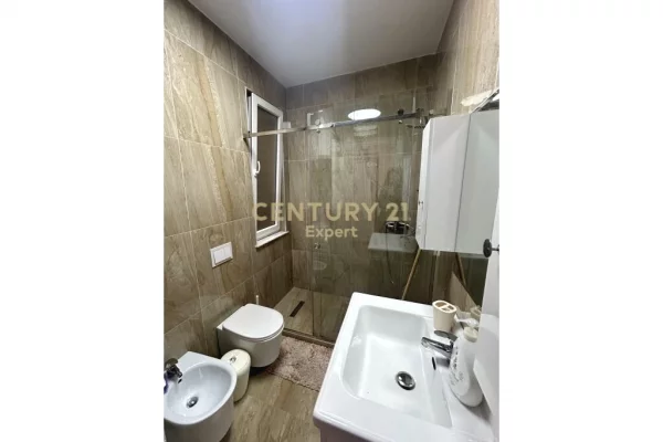 Shtepi me qera Apartament ne Tirane, 2+1, Mobilimi E mobiluar, Pagesa 650  Euro.