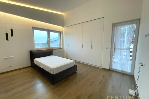 Shtepi me qera Vila Luksoze ne Tirane, 4+1, Mobilimi E mobiluar, Pagesa 4,200  Euro.